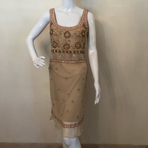 Dress size small with embroidery - Picture 3 of 8